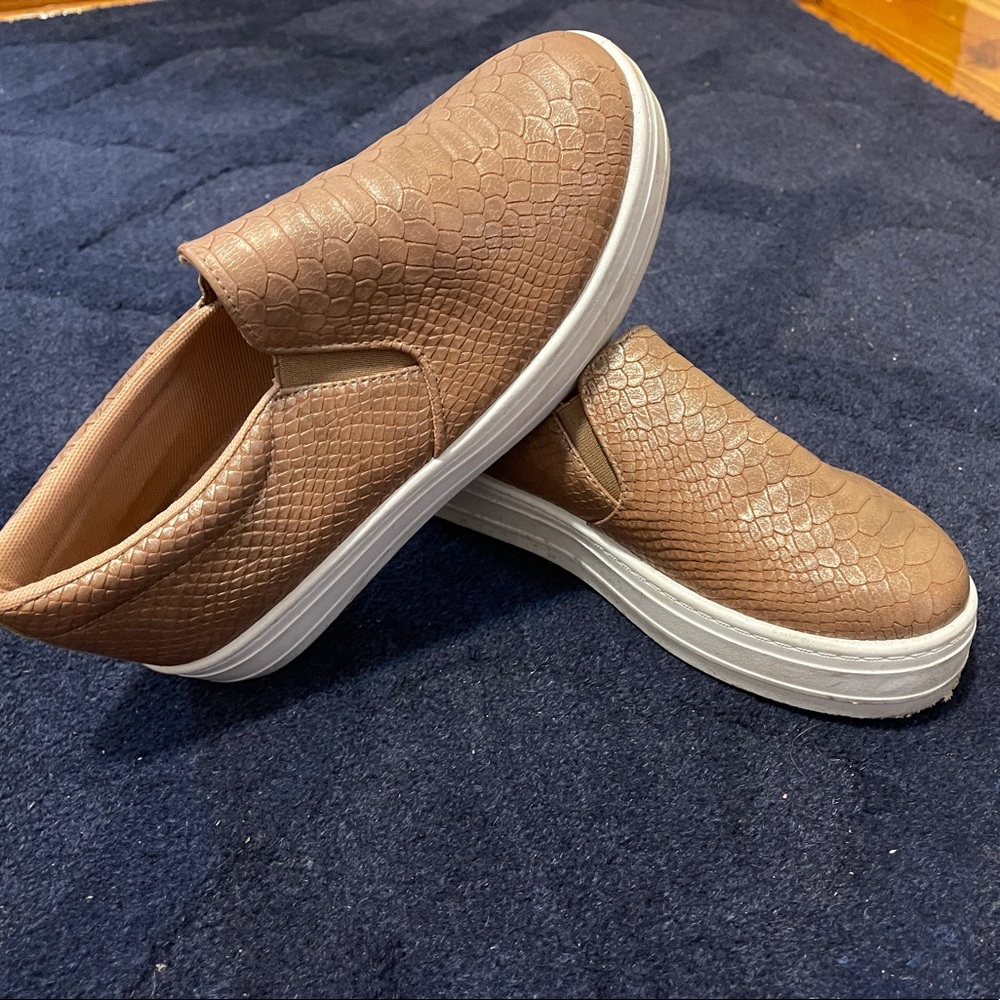 Northwoods Snake Sneakers size 8